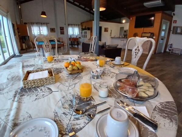 Einheimisches Frühstück unter der Woche (13 EUR pro Person)