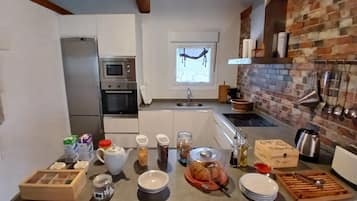 Local cuisine breakfast on weekdays (EUR 13 per person)