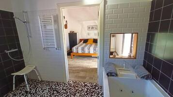 Iron/ironing board, free WiFi, wheelchair access