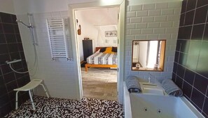 Iron/ironing board, free WiFi, wheelchair access