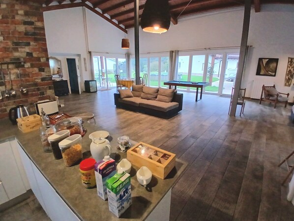 Local cuisine breakfast on weekdays (EUR 13 per person)