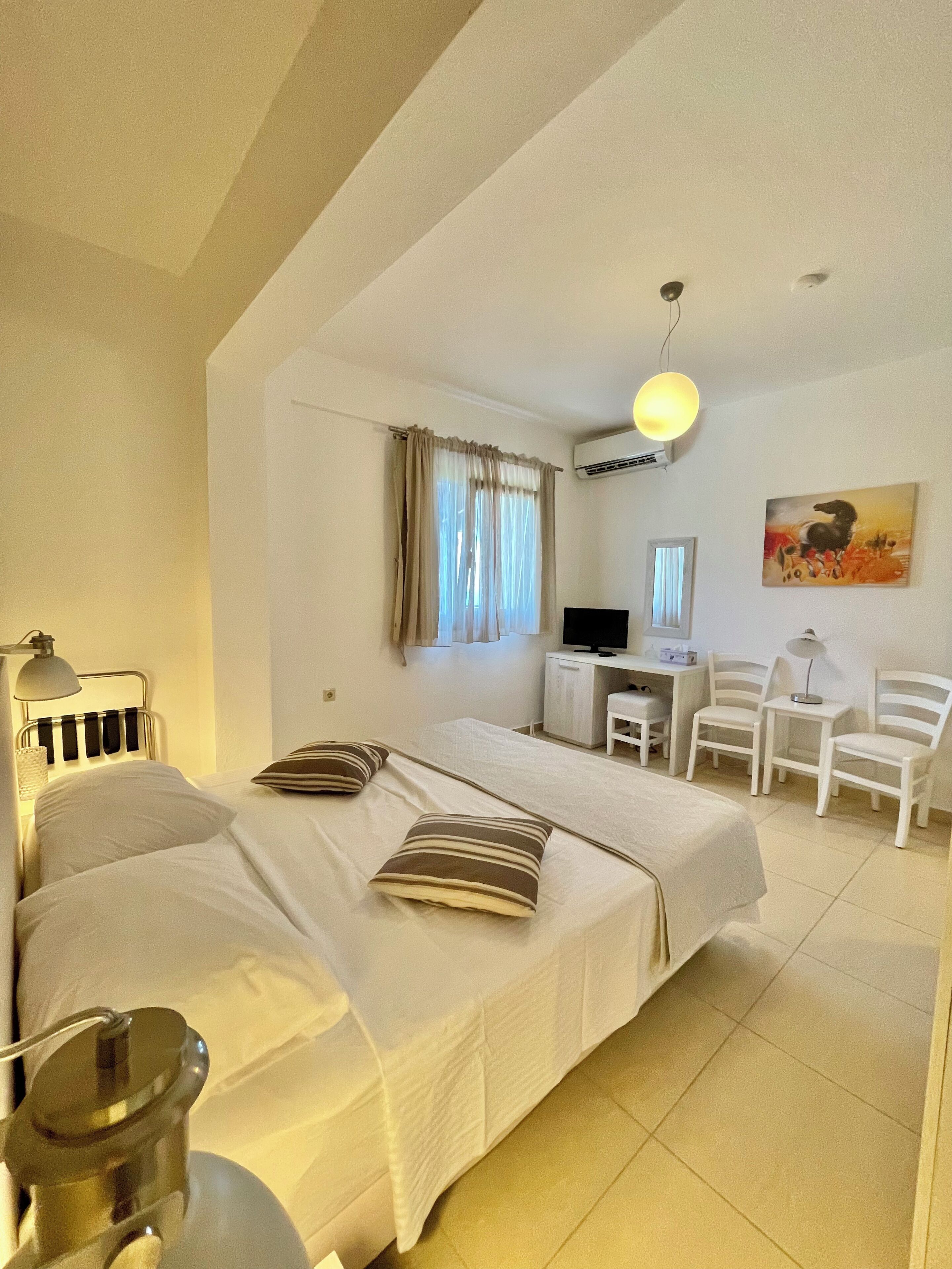 Deluxe Villa | In-room safe, desk, laptop workspace, soundproofing