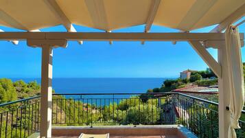 Family Room, Sea View | Teres/patio