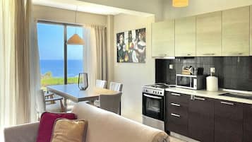 Deluxe-Villa | Zimmersafe, Schreibtisch, laptopgeeigneter Arbeitsplatz