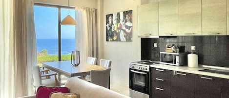 Deluxe Villa | In-room safe, desk, laptop workspace, soundproofing