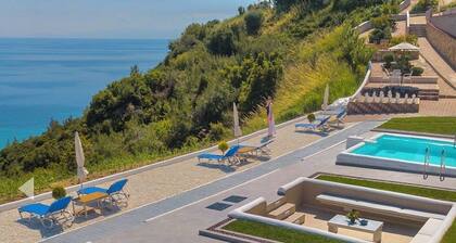 Koumaros ApartHotel