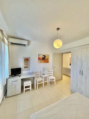 Villa Deluxe | Coffre-fort, bureau, espace de travail pour ordinateurs portables