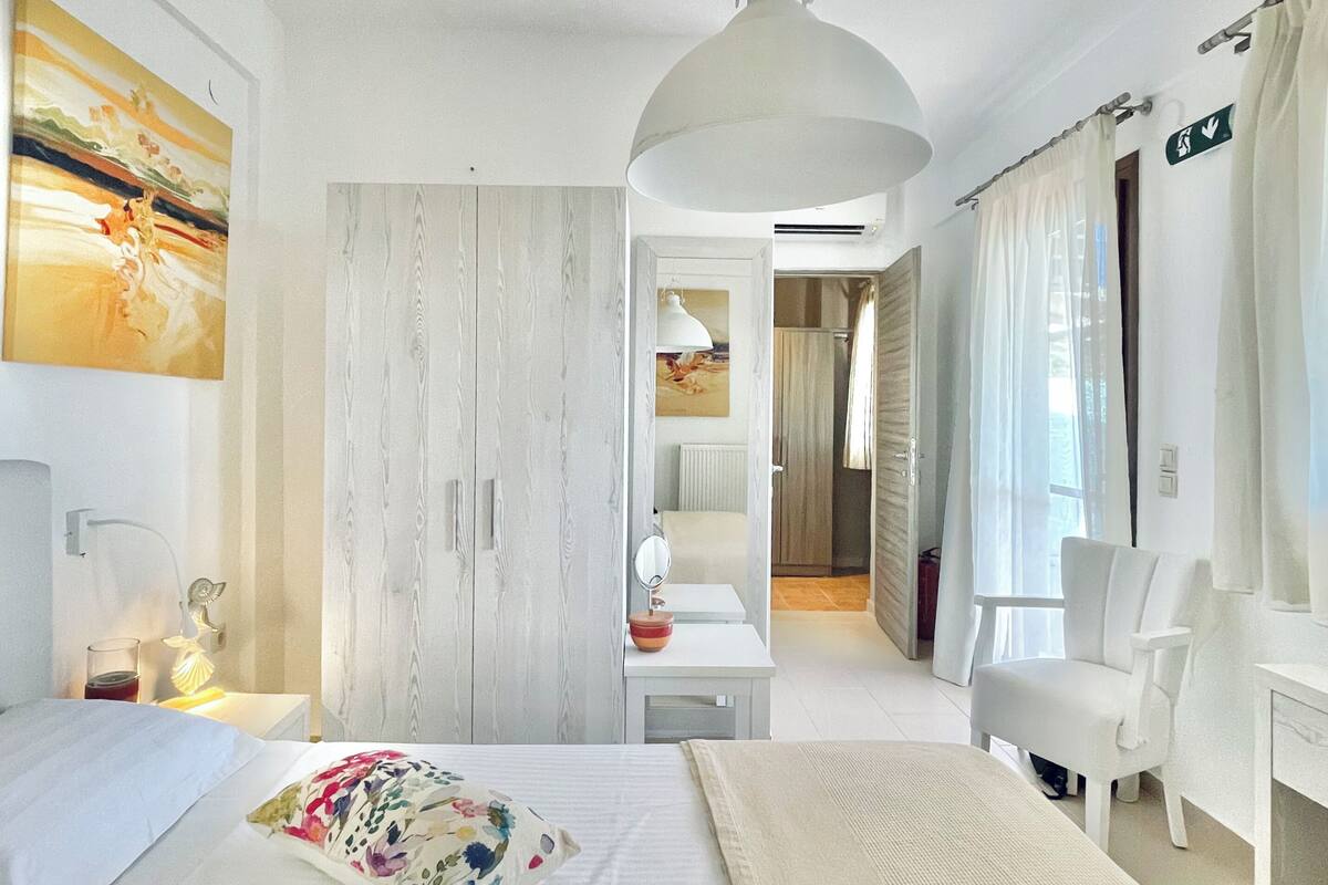 Chambre Familiale, vue mer | Coffres-forts dans les chambres, bureau