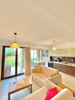 Deluxe Villa | Living area