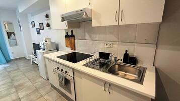 Fridge, microwave, stovetop, coffee/tea maker