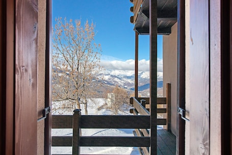 Interior. Apartment 'Vacanze' with Mountain View, Balcony and Wi-Fi