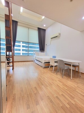 Standard Duplex | Living area - JS House (Seoul)