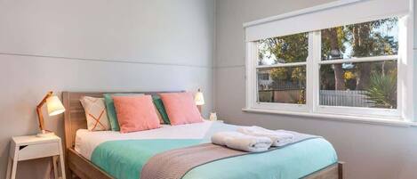 خدمة الإنترنت وملاءات أسرّة