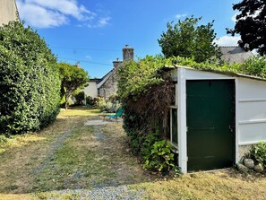 المنطقة المحيطة بالمنشأة