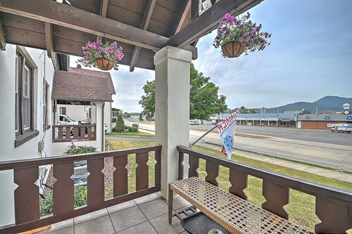 Sullivan One Tudor - Charming 3 BR House in Downtown Kingsport, Pet-Friendly