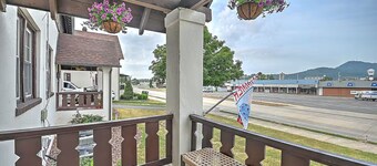 Sullivan One Tudor - Charming 3 BR House in Downtown Kingsport, Pet-Friendly