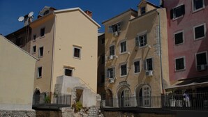 Esterni