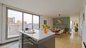 Fridge, microwave, oven, stovetop