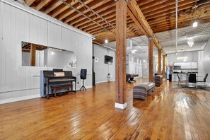 المنشأة من الداخل