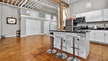 Fridge, microwave, oven, coffee/tea maker