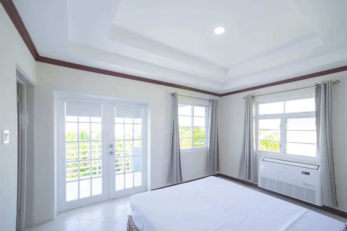 3 habitaciones, tabla de planchar con plancha, wifi y ropa de cama 