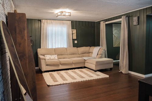 Spacious 4-bedrooms 3-bathrooms building near downtown Tampa