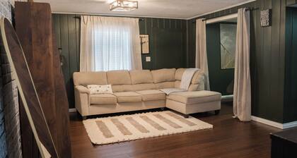 Spacious 4-bedrooms 3-bathrooms building near downtown Tampa