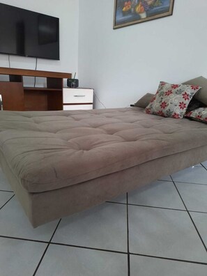 2 bedrooms, free WiFi, wheelchair access