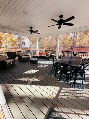 تناول الطعام بالخارج