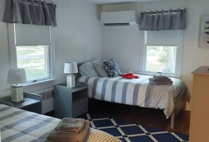 3 bedrooms, desk, iron/ironing board, free WiFi