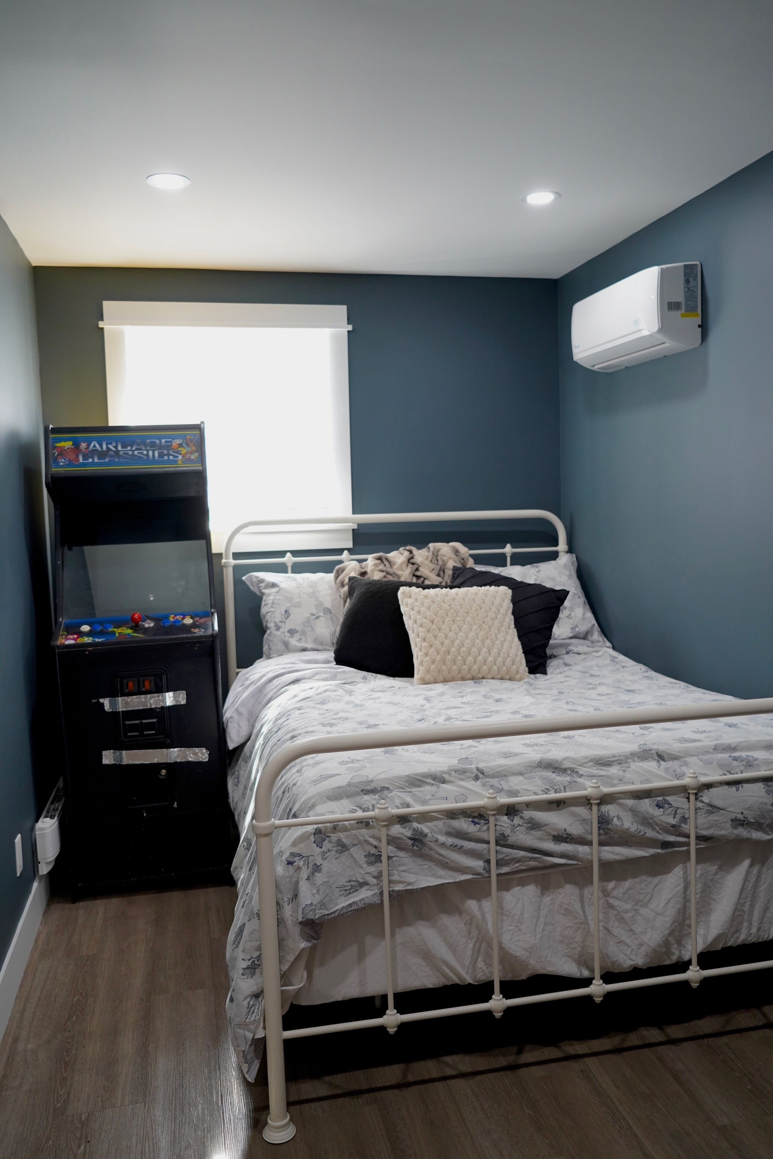 Travel cot, WiFi, bed sheets