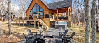 New! Gorgeous Wooded Cabin w/ Hot Tub