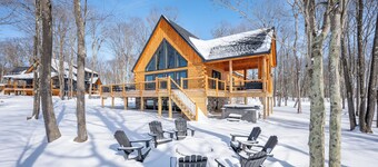 New! Gorgeous Wooded Cabin w/ Hot Tub