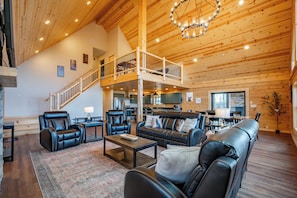 Smart TV, chimenea y futbolito