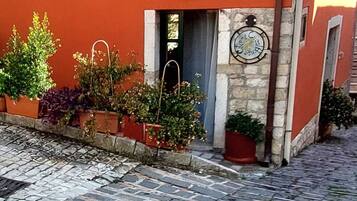 House, 1 Bedroom, Smoking, Patio | Property entrance