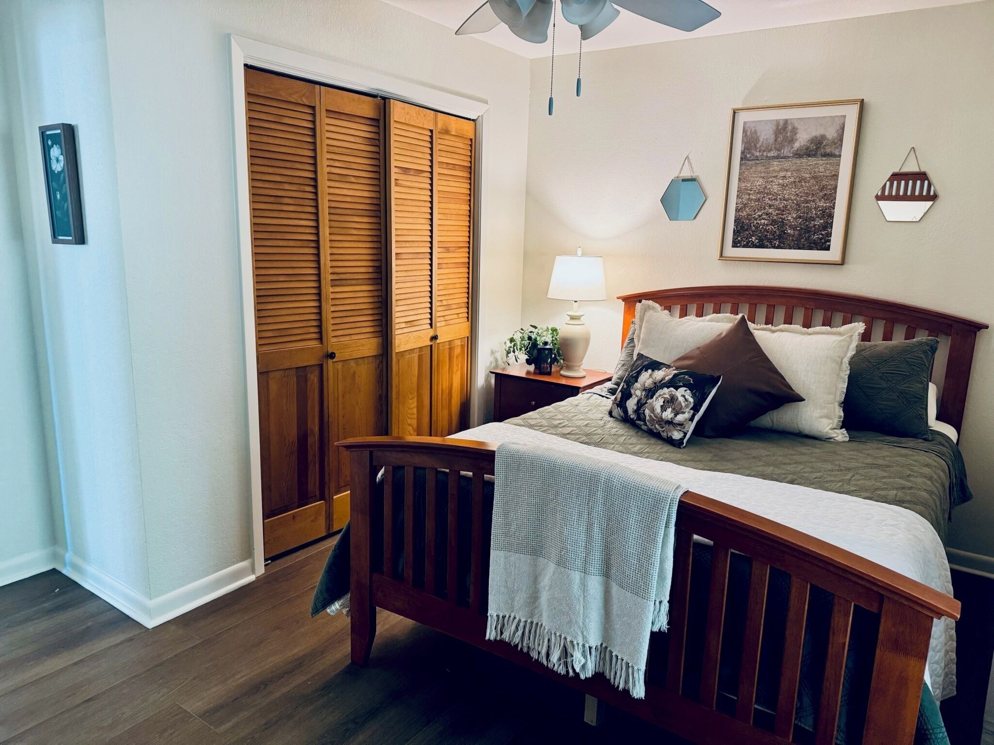 3 chambres, fer et planche à repasser, Wi-Fi, draps fournis