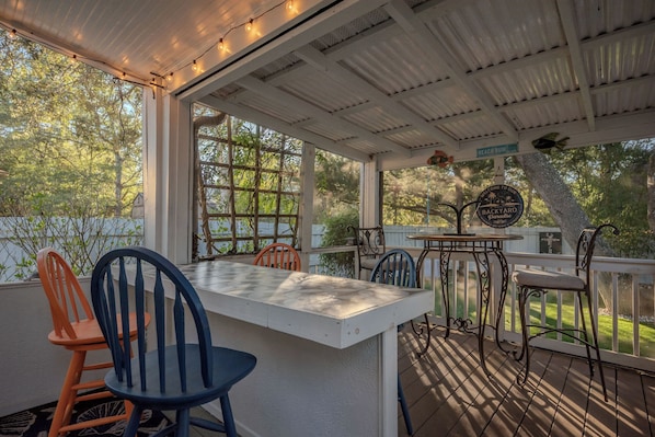 Outdoor dining - 2 Step: Pool, Hot Tub and Dog-Friendly (Oak Island)