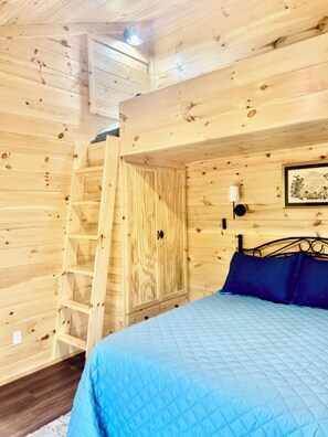 2 makuuhuonetta, silitysrauta/-lauta, Wi-Fi, vuodevaatteet