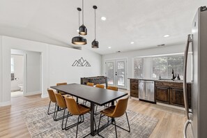 Dining - 3-bedroom house with new AC in peaceful Flagstaff in wonderful neighborhood! (Flagstaff)