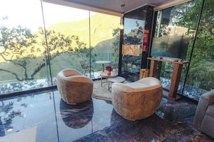 Deluxe Double Room, Balcony, Mountain View | Free cribs/infant beds, free WiFi, bed sheets