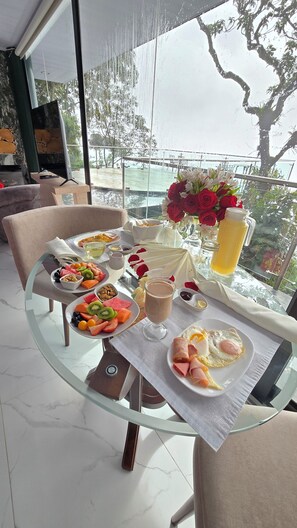 Free daily continental breakfast