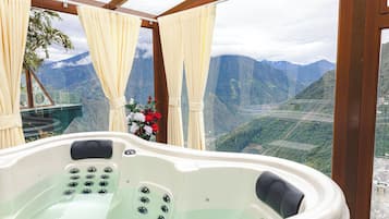 Luxury Room, Balcony, Mountain View | Katil bayi/kot (percuma), Wi-fi percuma, cadar katil