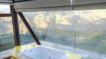 Free cribs/infant beds, free WiFi, bed sheets