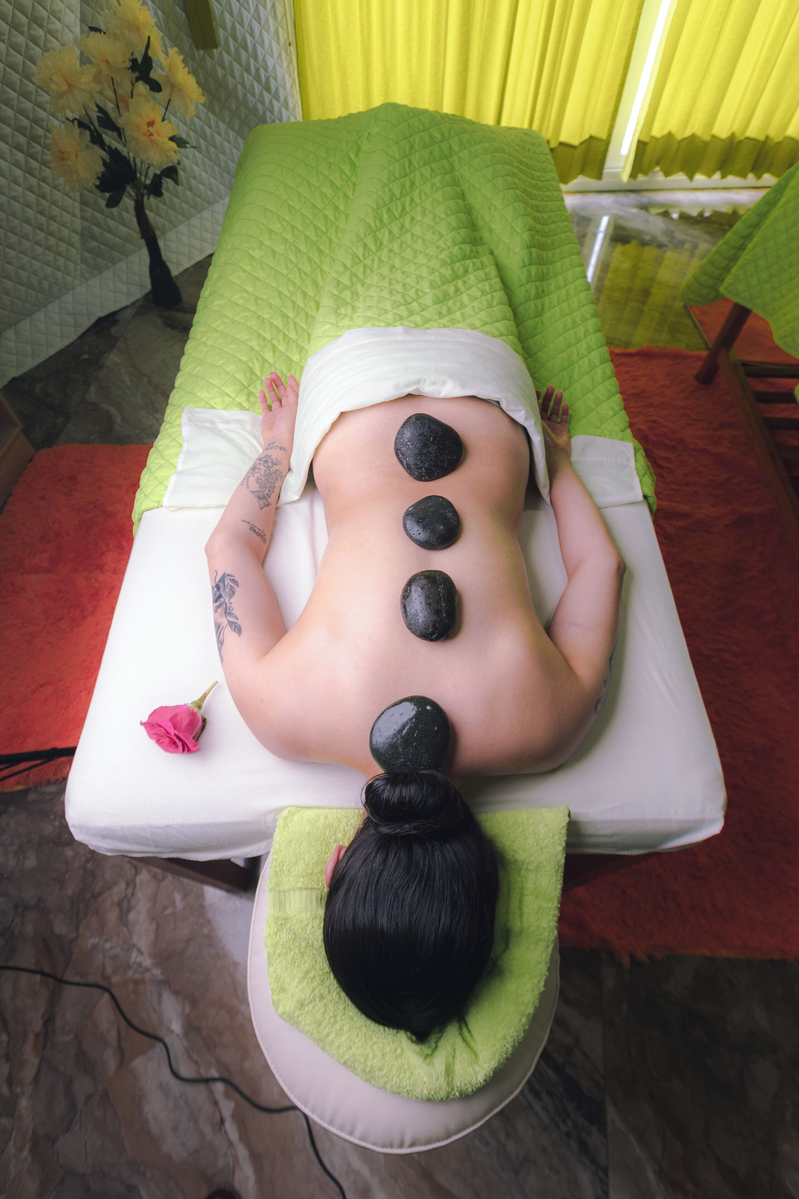 Couples treatment rooms, hot tub, body treatments, aromatherapy
