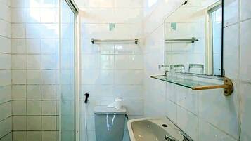 Standardzimmer | Badezimmer | Seife, Toilettenpapier