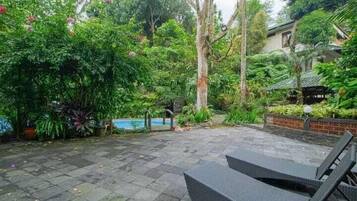 10 kolam renang outdoor