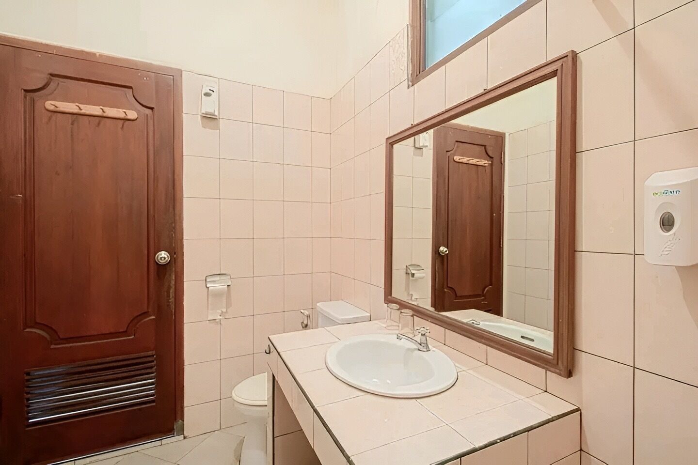 Deluxe Room, Garden View | Bathroom | Soap, toilet paper