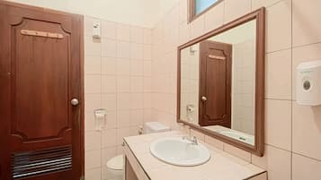 Deluxe Room, Garden View | Bathroom | Soap, toilet paper