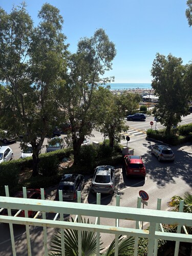 Villa Grazia Apartment in villa with garden 2nd floor in the center, facing the sea