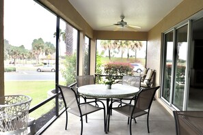 Outdoor dining - 3/2 Designer in the Village of St. Charles (The Villages)